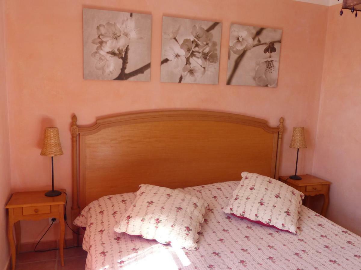 La Ferme Du Petit Segries Bed And Breakfast Мустье-Сент-Мари Экстерьер фото
