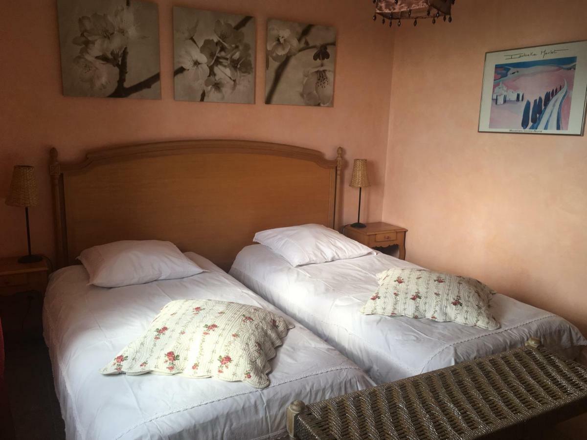 La Ferme Du Petit Segries Bed And Breakfast Мустье-Сент-Мари Экстерьер фото