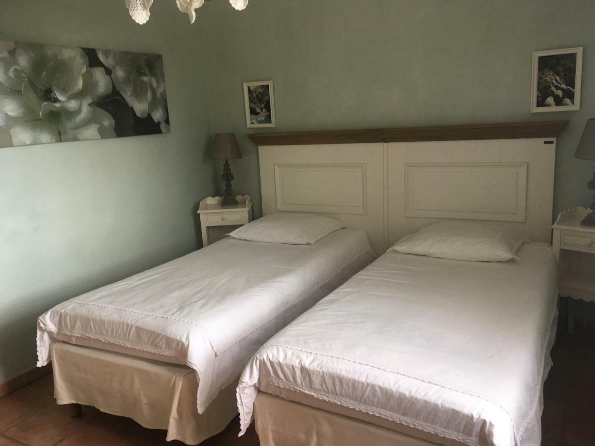 La Ferme Du Petit Segries Bed And Breakfast Мустье-Сент-Мари Экстерьер фото