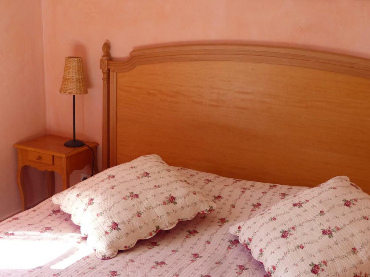 La Ferme Du Petit Segries Bed And Breakfast Мустье-Сент-Мари Экстерьер фото